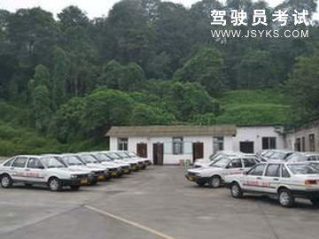 鸿良驾校