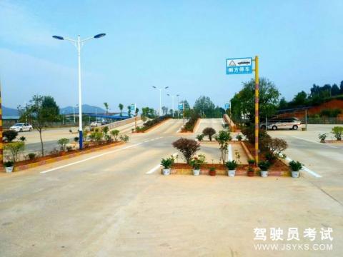 贵龙驾校