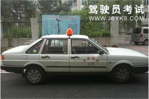 龙奔驾校