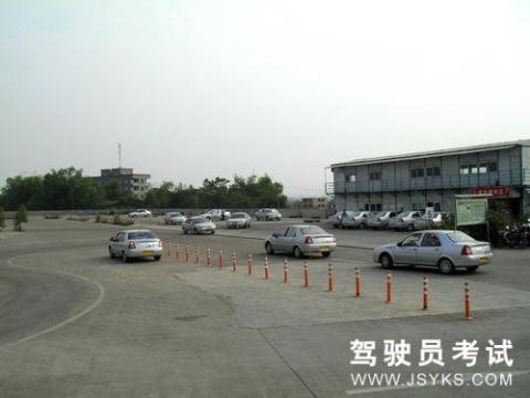 银盾驾校